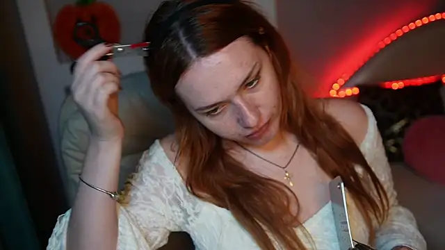 LisaElfy online show from October 2025 04:06:02 PM