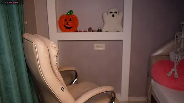 LisaElfy online show from November 2025 03:26:01 PM