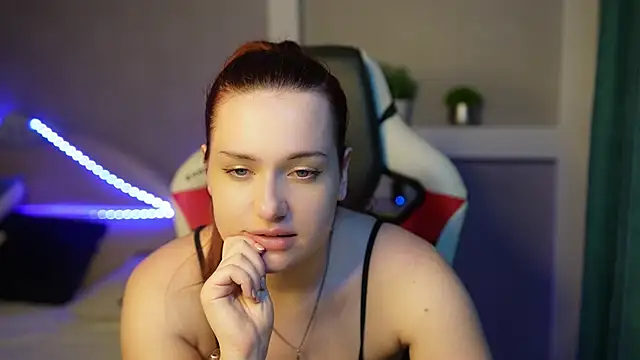 LisaElfy online show from February 2026 03:44:01 PM