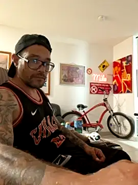 mileflav0r online show from April 2026 09:32:02 PM