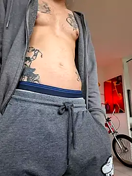 mileflav0r online show from April 2026 05:43:01 AM