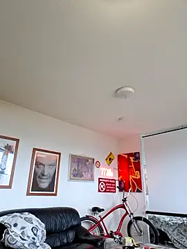 mileflav0r online show from April 2026 07:59:02 AM