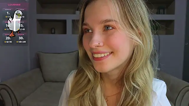 LinaCristonsen online show from November 2025 03:44:02 PM