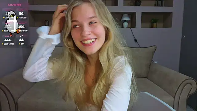 LinaCristonsen online show from November 2025 04:17:02 PM