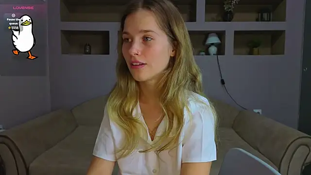 LinaCristonsen online show from October 2025 03:34:02 PM