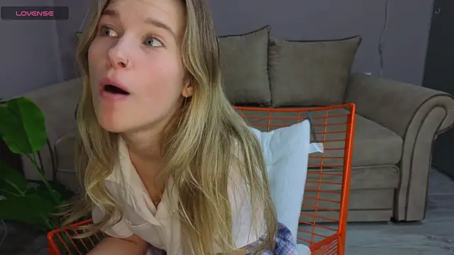 LinaCristonsen online show from January 2026 04:24:02 PM