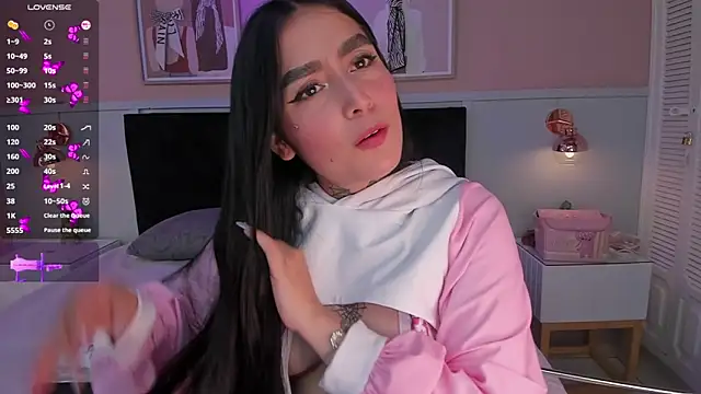 elodie walker online show from December 2025 12:04:02 PM