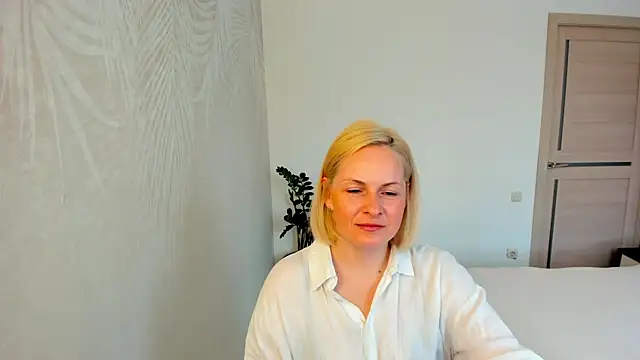 Alicee Gracee online show from April 2026 08:32:01 AM