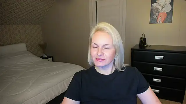 Alicee Gracee online show from November 2025 07:14:02 PM