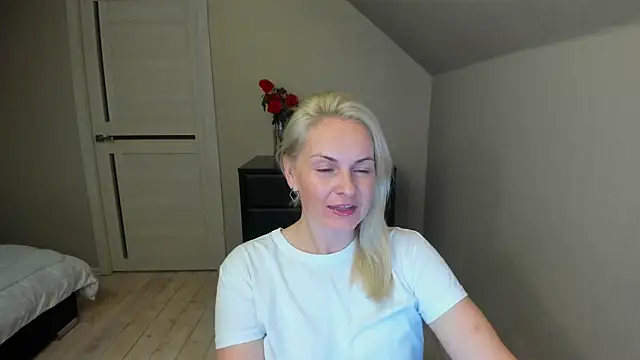 Alicee Gracee online show from October 2025 06:42:02 PM