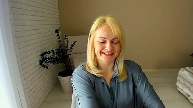 Alicee Gracee online show from March 2026 10:32:02 AM