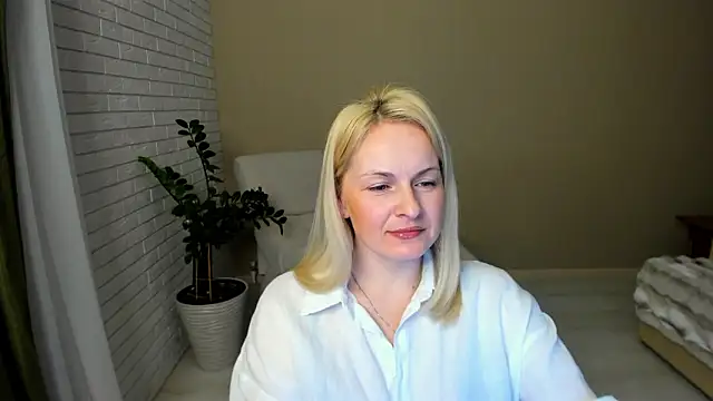 Alicee Gracee online show from February 2026 07:45:02 PM