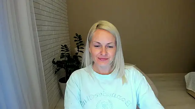 Alicee Gracee online show from September 2025 03:32:02 PM