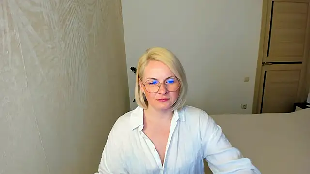 Alicee Gracee online show from April 2026 07:29:04 PM