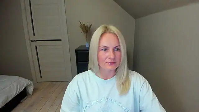 Alicee Gracee online show from October 2025 06:53:01 PM