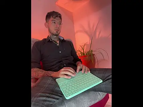 Anthony-Martin online show from November 2025 01:15:01 PM