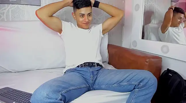 Lucii fer  online show from February 2025 02:37:01 PM