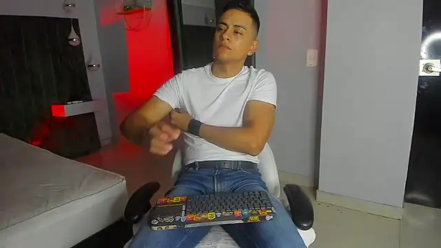 Lucii fer  online show from November 2025 11:36:01 AM