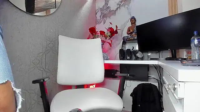Lucii fer  online show from May 2026 11:55:02 AM