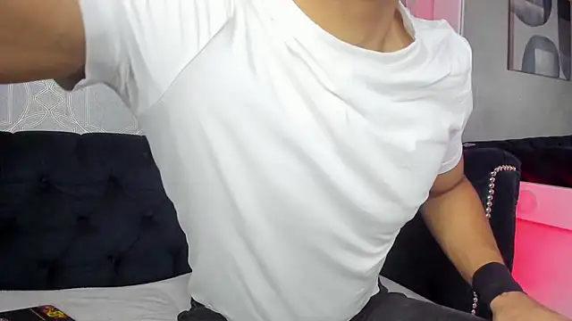 Lucii fer  online show from December 2025 11:38:02 AM