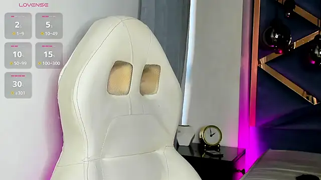 Lucii fer  online show from November 2025 12:04:02 PM