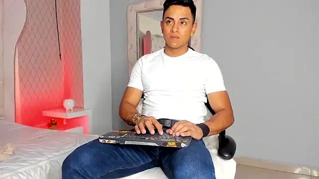 Lucii fer  online show from February 2026 11:30:01 AM