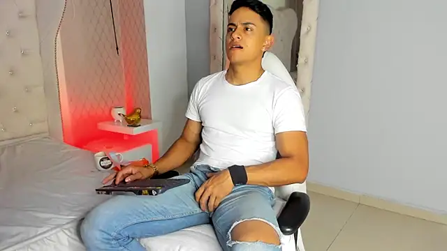 Lucii fer  online show from February 2026 11:52:02 AM