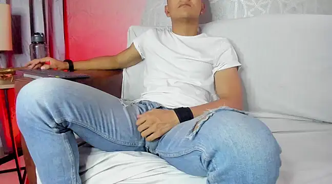 Lucii fer  online show from February 2025 05:50:01 PM