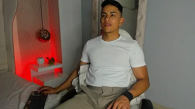 Lucii fer  online show from January 2026 11:25:01 AM