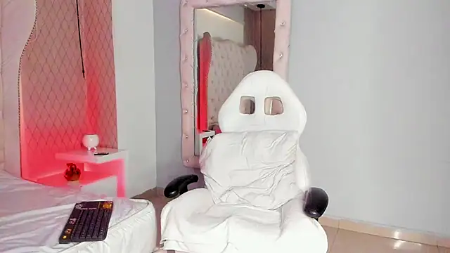 Lucii fer  online show from February 2026 11:40:01 AM