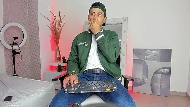 Lucii fer  online show from April 2026 11:58:01 AM