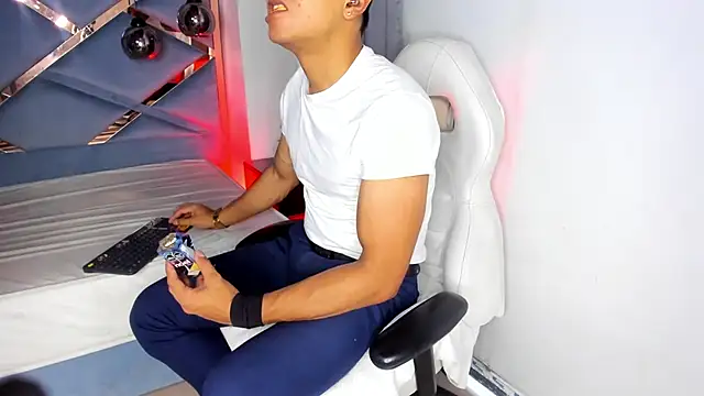 Lucii fer  online show from November 2025 11:54:01 AM