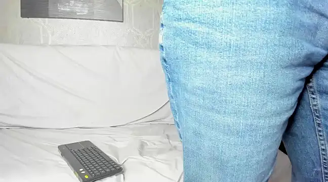 Lucii fer  online show from March 2025 05:25:02 PM