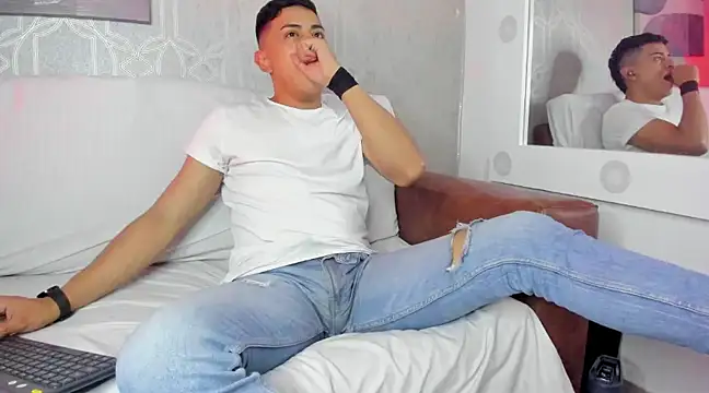Lucii fer  online show from February 2025 02:46:02 PM