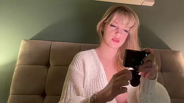 LustfulLuna  online show from January 2026 06:56:02 PM