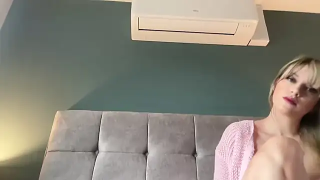 Snapshot of LustfulLuna_ chatting on November 2025 01:15:01 PM LustfulLuna online show from November 2025 01:15:01 PM