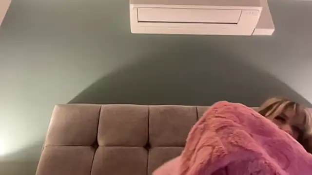 Snapshot of LustfulLuna_ chatting on November 2025 06:22:02 PM LustfulLuna online show from November 2025 06:22:02 PM