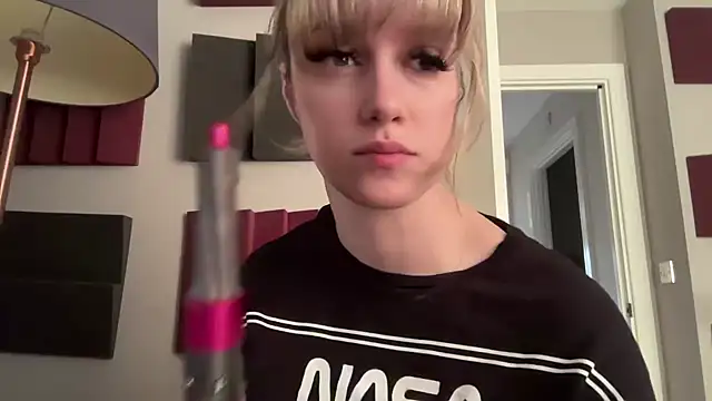 Snapshot of LustfulLuna_ chatting on November 2025 12:53:01 PM LustfulLuna online show from November 2025 12:53:01 PM