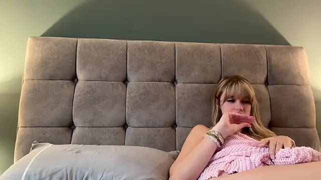 Snapshot of LustfulLuna_ chatting on October 2025 03:01:01 PM LustfulLuna online show from October 2025 03:01:01 PM