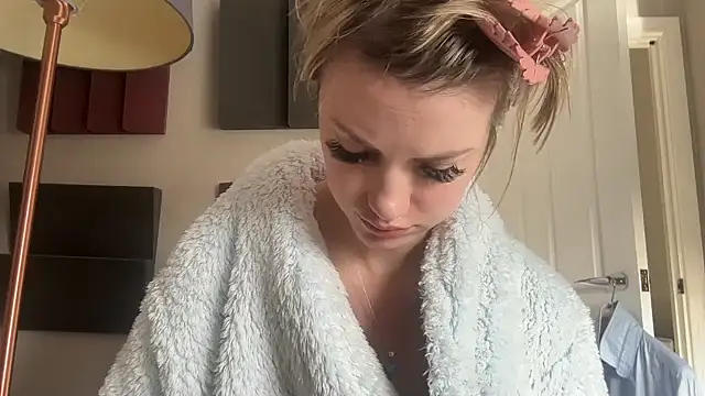 Snapshot of LustfulLuna_ chatting on October 2025 10:25:01 AM LustfulLuna online show from October 2025 10:25:01 AM