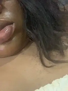 Snapshot of bonbonaumiel chatting on January 2025 06:24:02 PM bonbonaumiel online show from January 2025 06:24:02 PM