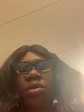 Snapshot of bonbonaumiel chatting on January 2025 02:17:01 AM bonbonaumiel online show from January 2025 02:17:01 AM