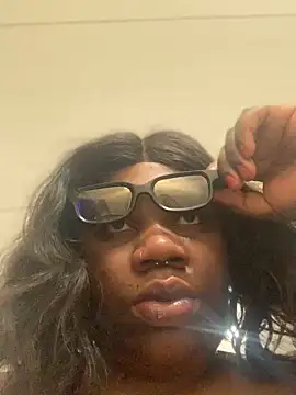 Snapshot of bonbonaumiel chatting on January 2025 09:19:02 AM bonbonaumiel online show from January 2025 09:19:02 AM