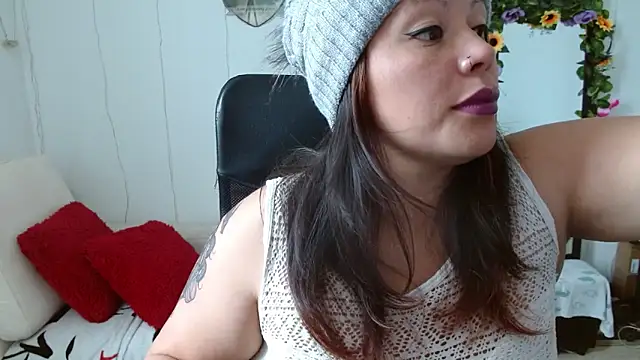 Snapshot of miss_evoleth2 chatting on November 2025 04:07:02 PM miss evoleth2 online show from November 2025 04:07:02 PM