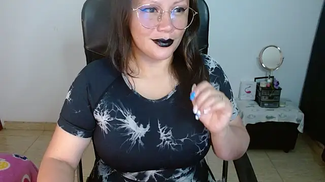 Snapshot of miss_evoleth2 chatting on June 2026 05:01:02 AM miss evoleth2 online show from June 2026 05:01:02 AM