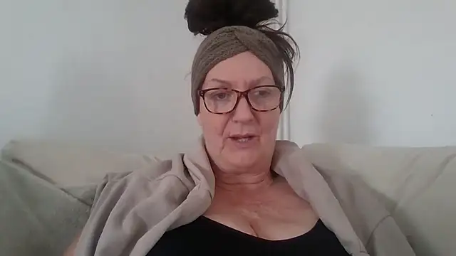 Snapshot of Tillieuk chatting on June 2026 01:27:02 PM Tillieuk online show from June 2026 01:27:02 PM