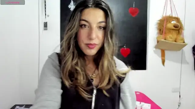 queen-natty online show from January 2025 04:12:01 AM