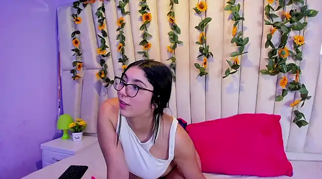 Snapshot of Lucy_Anall_ chatting on February 2025 10:08:02 PM Lucy Anall online show from February 2025 10:08:02 PM