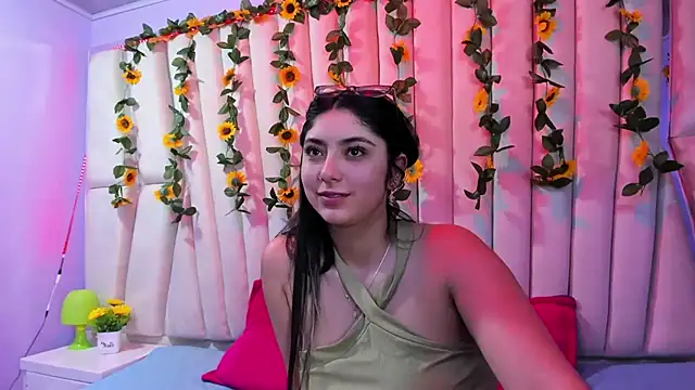 Snapshot of Lucy_Anall_ chatting on February 2025 01:02:02 AM Lucy Anall online show from February 2025 01:02:02 AM
