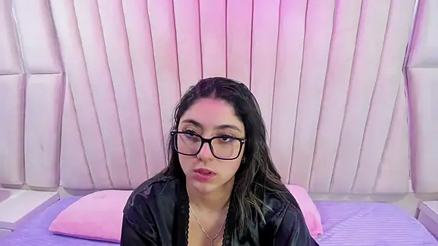 Lucy Anall  online show from February 2026 09:14:01 PM